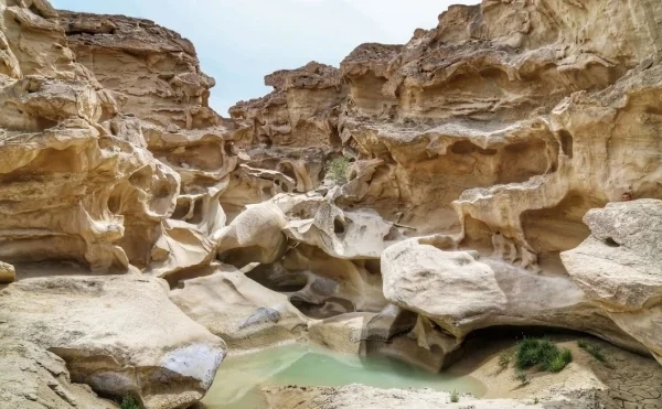 پياده روی در مسير صخره ای تنگه چکاویر