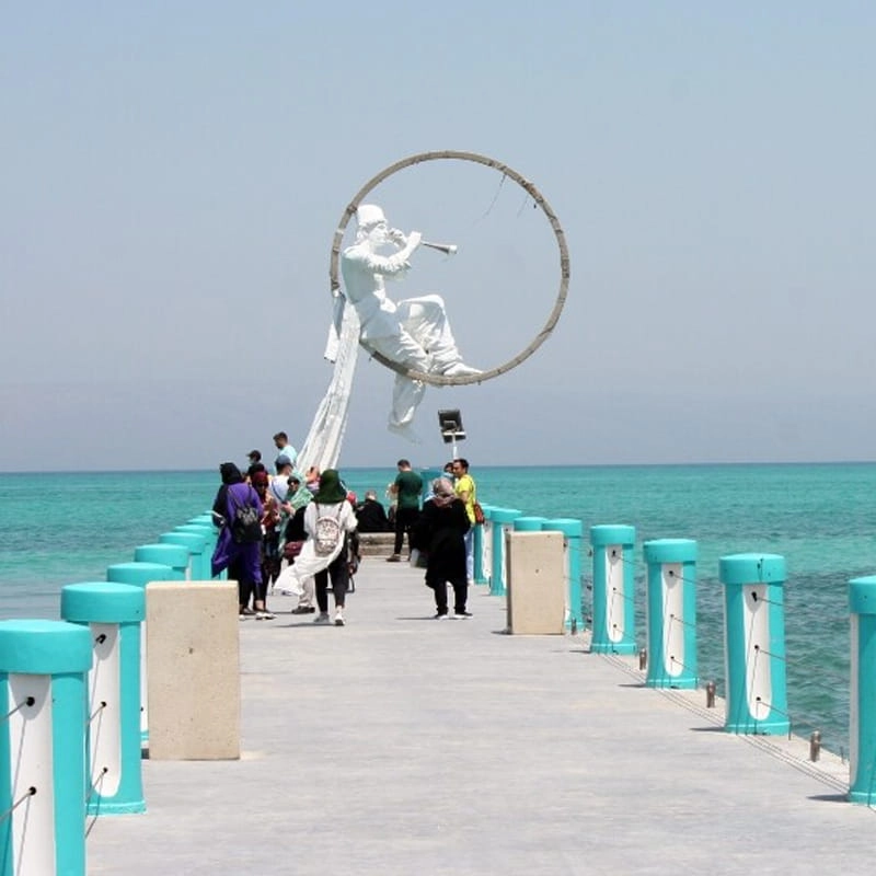 ساحل مرجان کیش یکی از بهترین لوکیشن های عکاسی با آب زلال و شن روشن