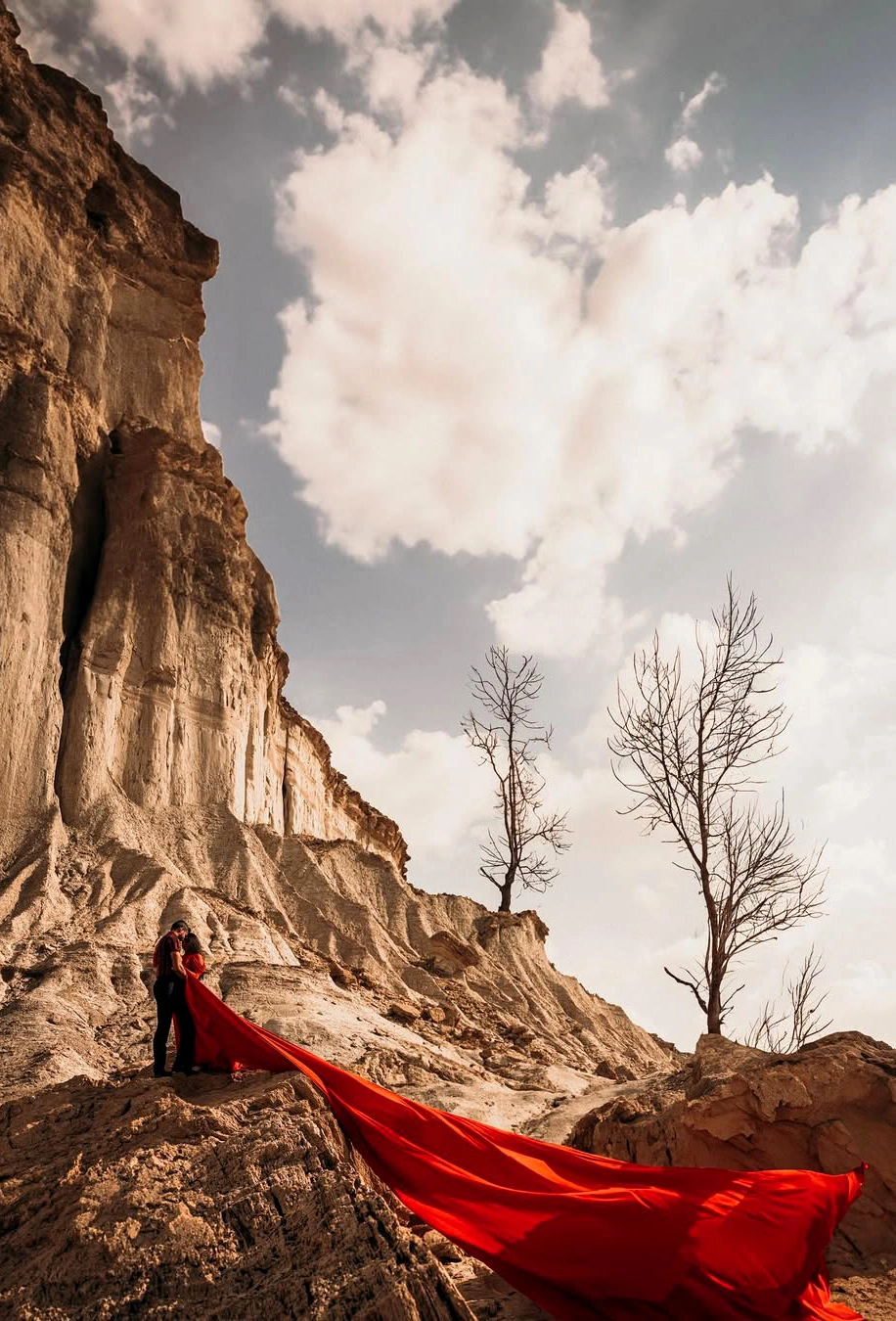 لوکيشن مينيمال برای عکاسی زوج ها در جاده عشق قشم