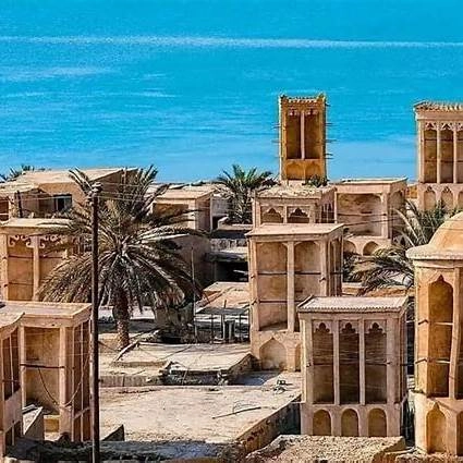 لنج تفریحی در جنگل حرا بندر تاریخی لافت قشم