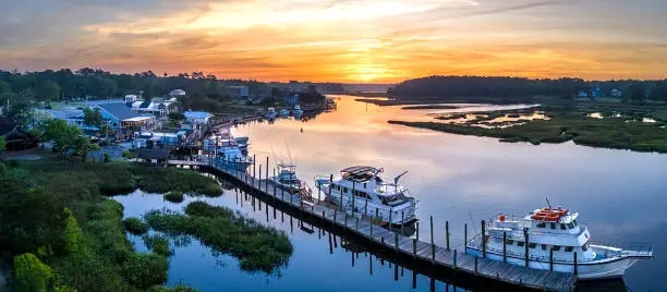 اسکله و پارک ساحلی شبانه قشم