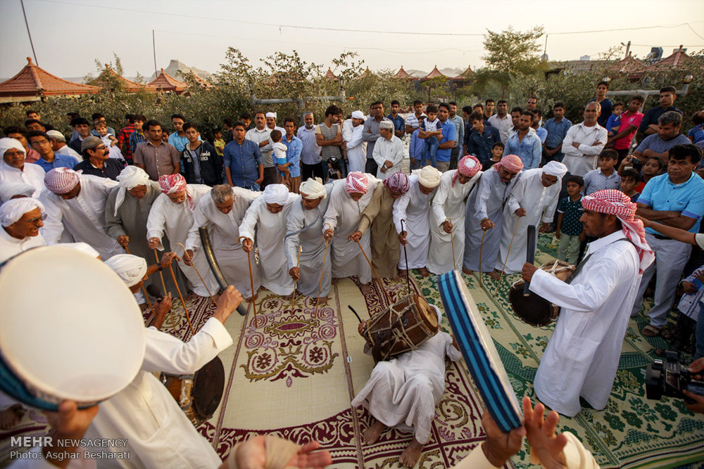 پایان مراسم؛ دعا، شیرینی و بدرقه