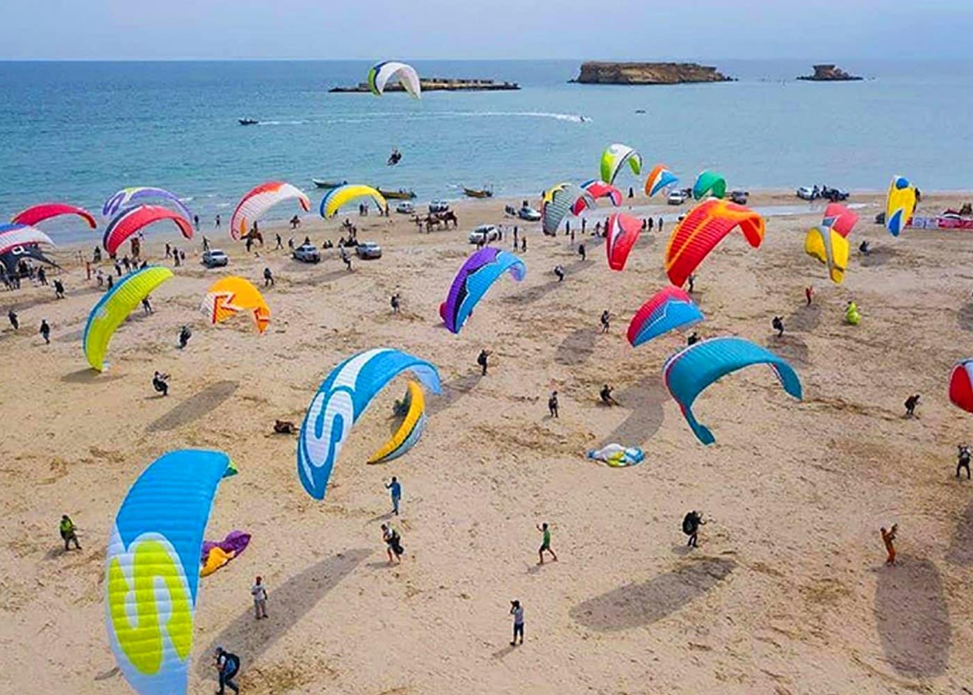 نمای کلی جزایر ناز در زمان جزر