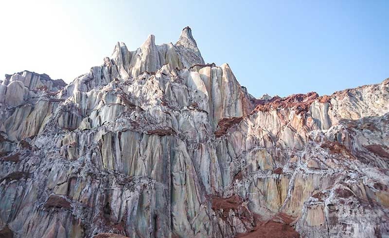 صخره ها و دره های هرمز