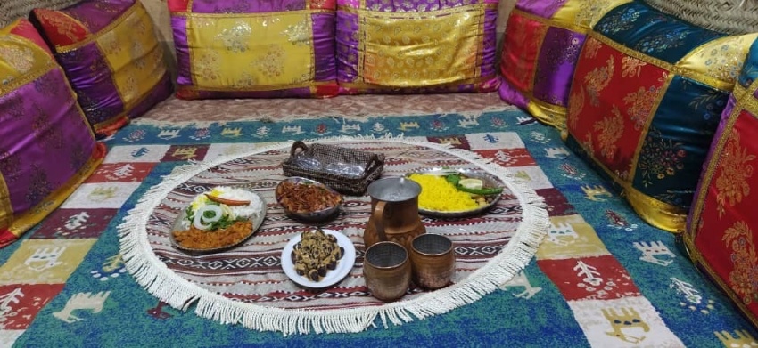 سرو ماهي برشته و غذاهاي محلي در رستوران هاي بومي قشم