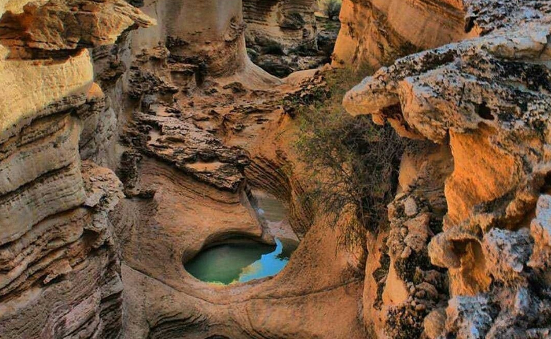 لباس و کفش مناسب دره چاهکوه