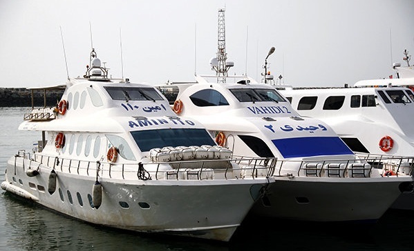 کابین شناورهای تندرو با صندلی های استاندارد