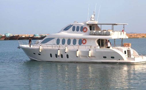 ورود به سالن انتظار اسکله و کنترل مدارک