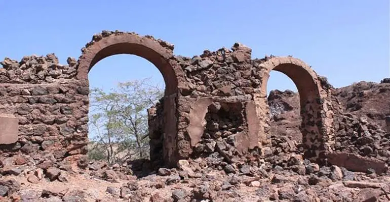 قلعه پرتغالی ها و چشم انداز ساحلی