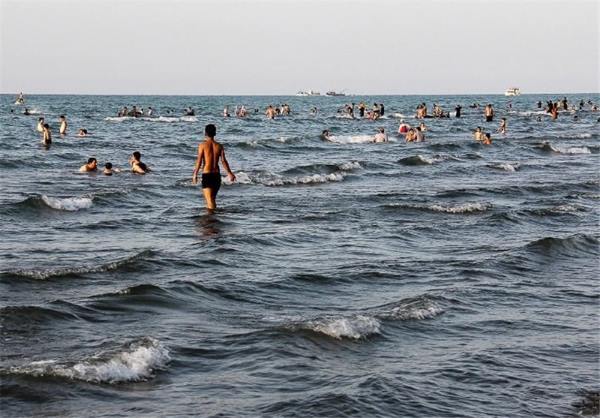 شنا و آبتني در ساحل براي رفع خستگي و تجربه نشاط