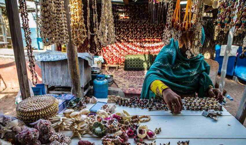 قایق سواری و طبیعت جزیره هنگام