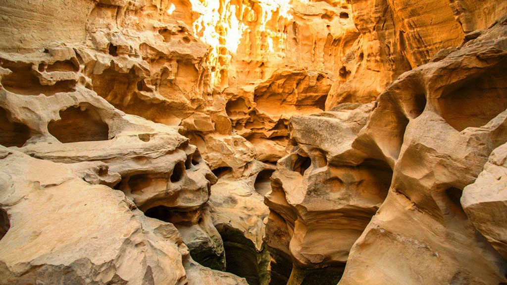 دیواره های فرسایشی تنگه چاهکوه