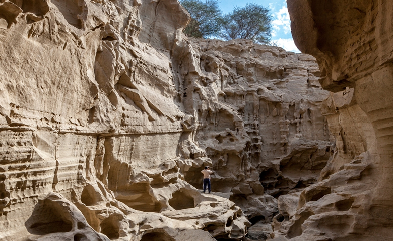 پیاده روی در دل تنگه چاهکوه