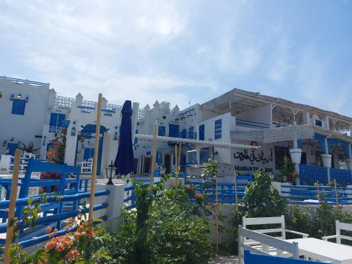 سینی غذاهای محلی در یکی از رستوران های قشم