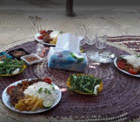 غذاهای دریایی در فضای سنتی هرمز