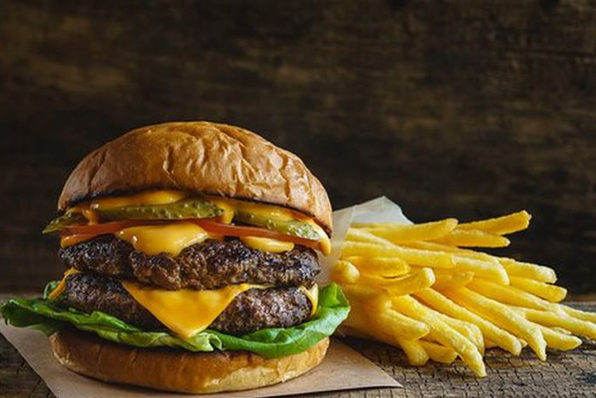 برگر و پیتزا در فست فودهای قشم