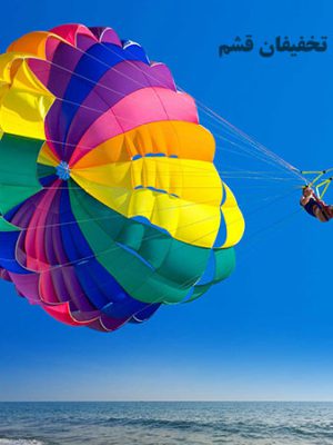 پياده روي مسافران روي مسير خشک شده جزاير ناز