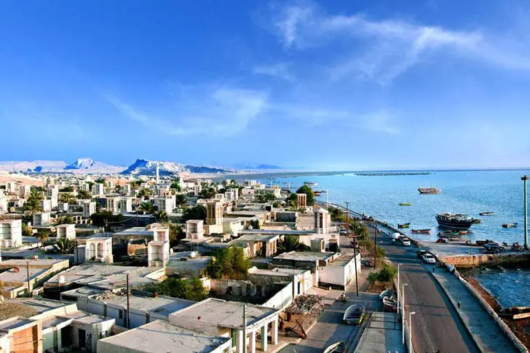 نمایی از شهر قشم مرکز جزیره