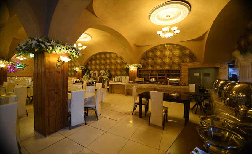 موسیقی زنده در رستوران های قشم همراه با غذای دریایی