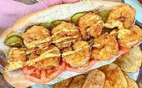 ساندویچ میگو با نان فرانسوی