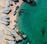 چادرهای کمپ هنگام کنار ساحل