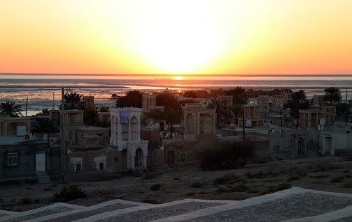 اقامتگاه های بومگردی در میان بادگیرهای لافت