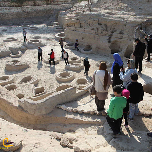 نمای نزدیک از دهانه یکی از چاه های تلا