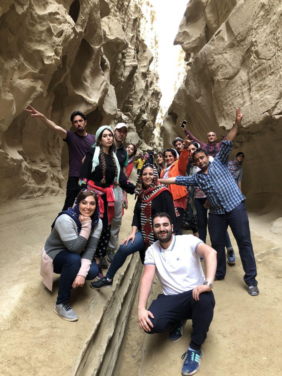 مسافر در حال لذت بردن از تورهای ارزان قشم