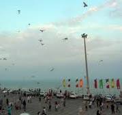 تدارکات و ساخت بادبادک برای جشن در قشم