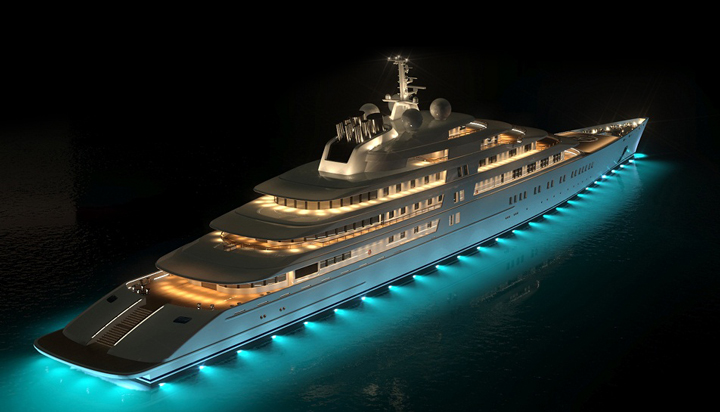 کشتی تفریحی در قشم در حال حرکت در خلیج فارس