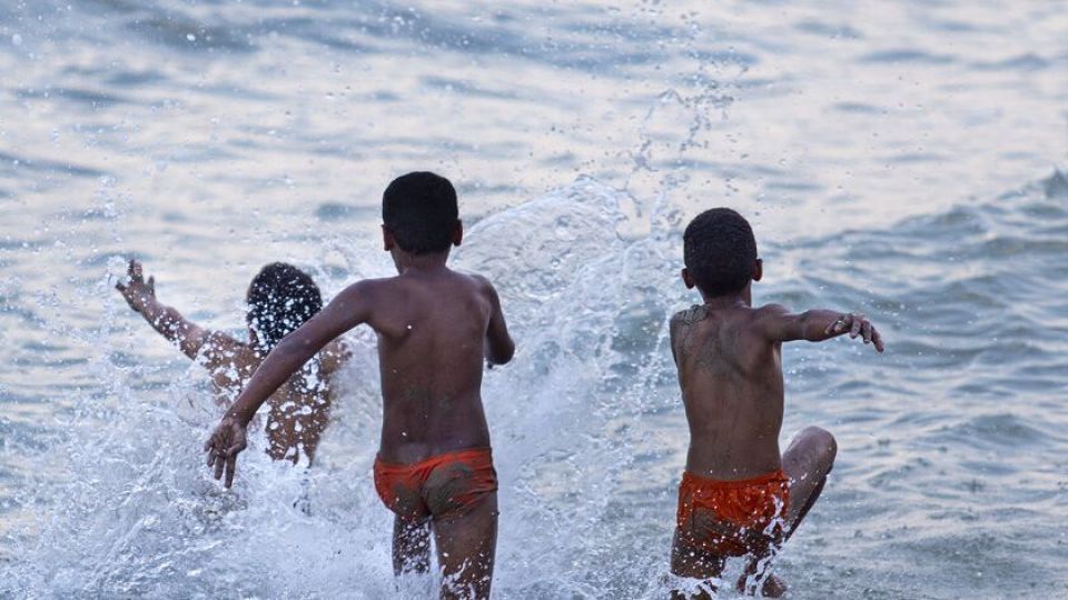 غروب جزیره قشم و منظره دریا برای سفر ارزان