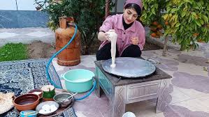 نان تموشی در کنار دریا برای صبحانه