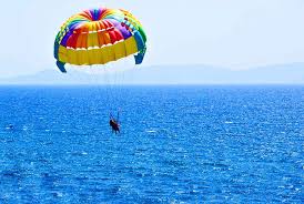 قايق هاي تفريحي آماده حرکت براي تورهای دریایی قشم