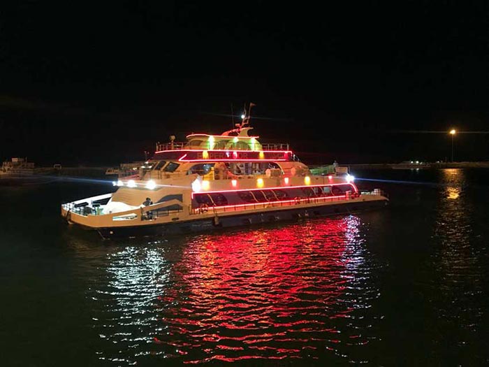 تور دریایی قشم با کشتي تفريحي و برنامه شاد