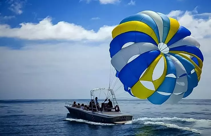 تفريحات آبي قابل رزرو در قشم