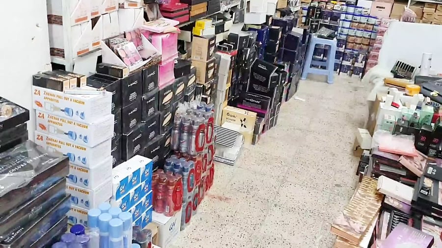 مغازه های تخصصی فروش لوازم آرایشی در بازار قشم