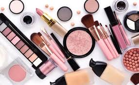 بررسی تاریخ انقضا روی بسته بندی لوازم آرایشی