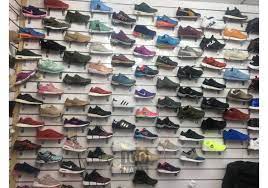 فروشندگان معتبر در بازار کفش و کیف قشم