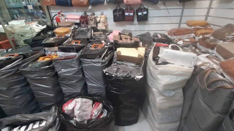 نمای کلی از مراکز خرید عمده کفش و کیف در قشم