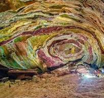 بلورهای نمکی رنگارنگ