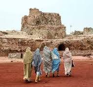 نمايي از ديوارها و برج هاي قلعه پرتغالی ها