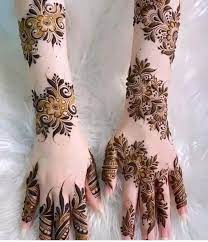 ماندگاري نقش حنا روي دست در قشم