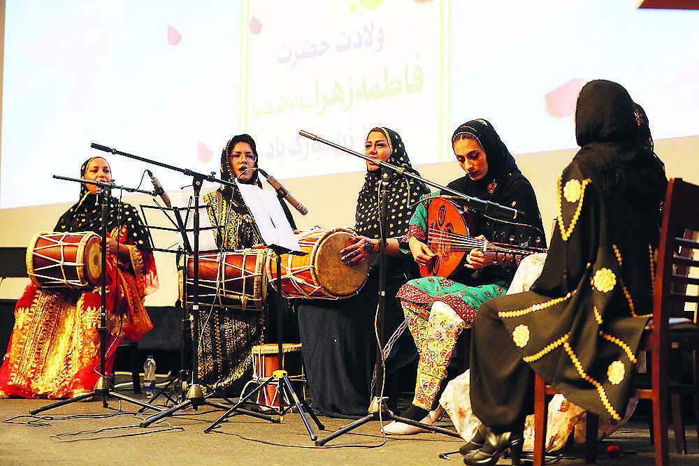 رقص ليوا همراه با سازهاي كوبه اي