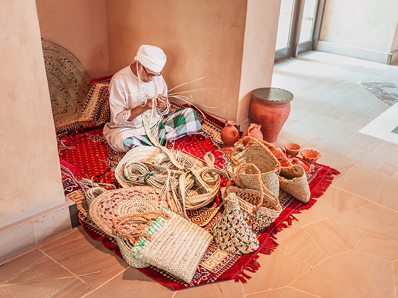 ترکیب انواع صنایع دستی و سوغات قشم در بازارهای محلی