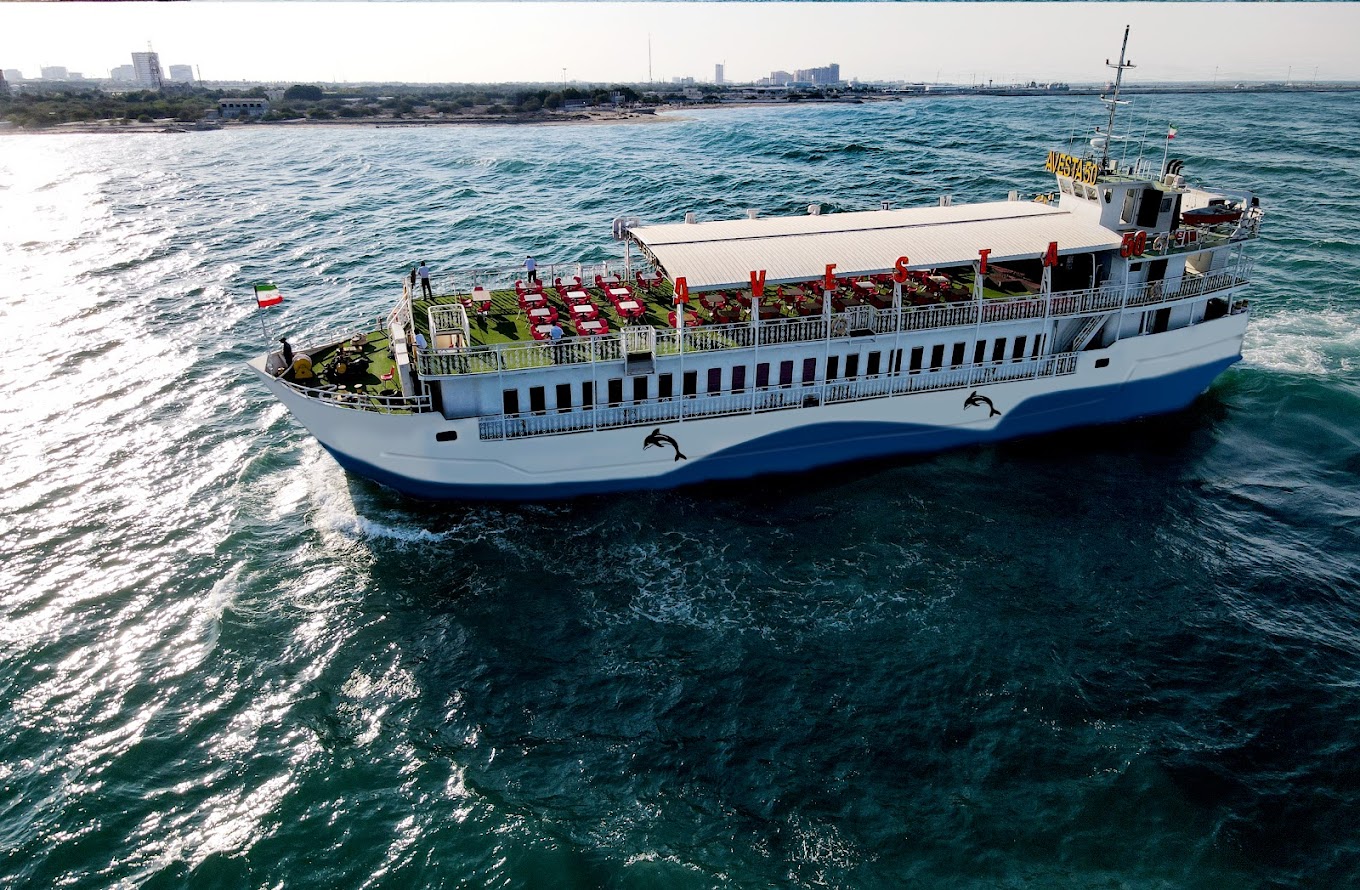 کشتي هاي تفريحي متنوع قشم