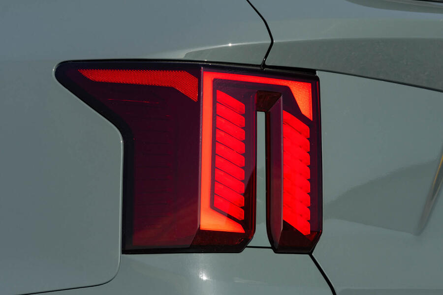 چراغ عقب کیا سورنتو ۲۰۲۴