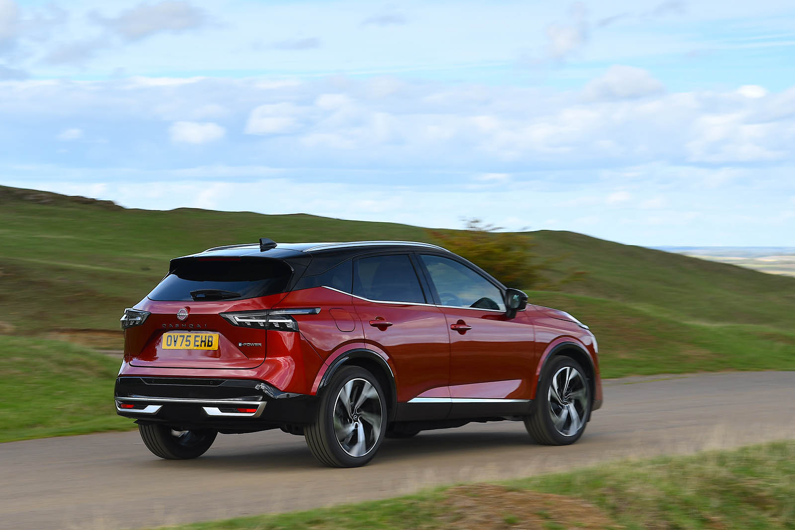 Nissan Qashqai e Power review 2025 20 rear panning