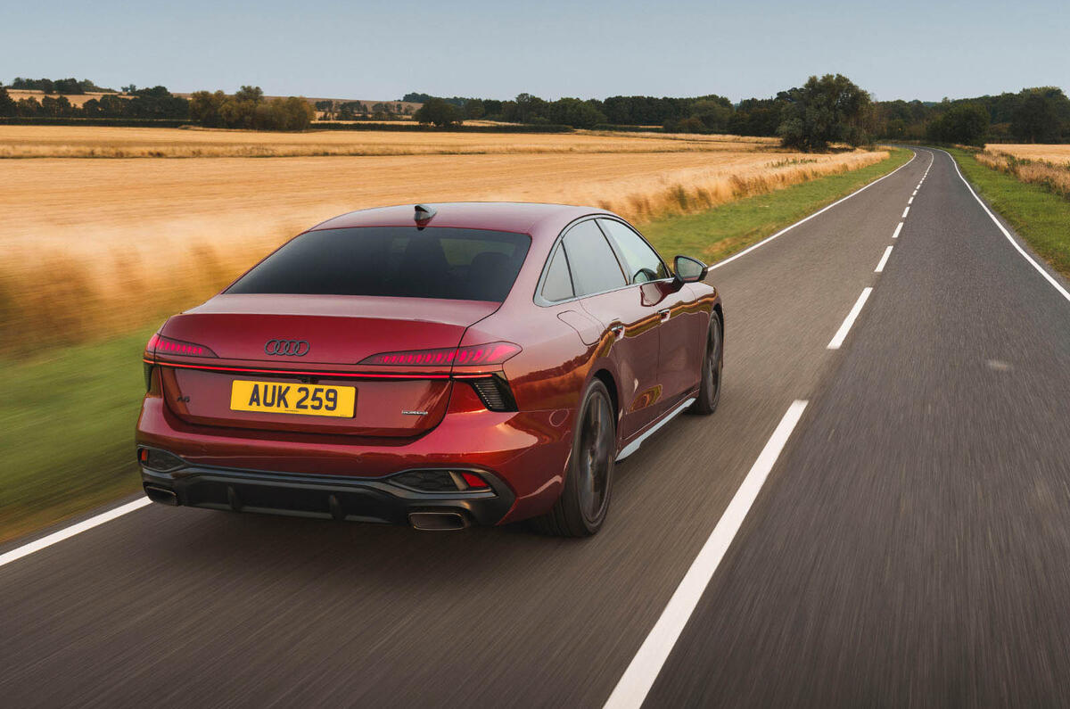 نمای عقب آئودی A6 2025 در حرکت