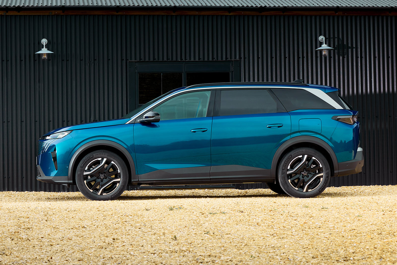 پژو e-5008 نمای جانبی ایستا