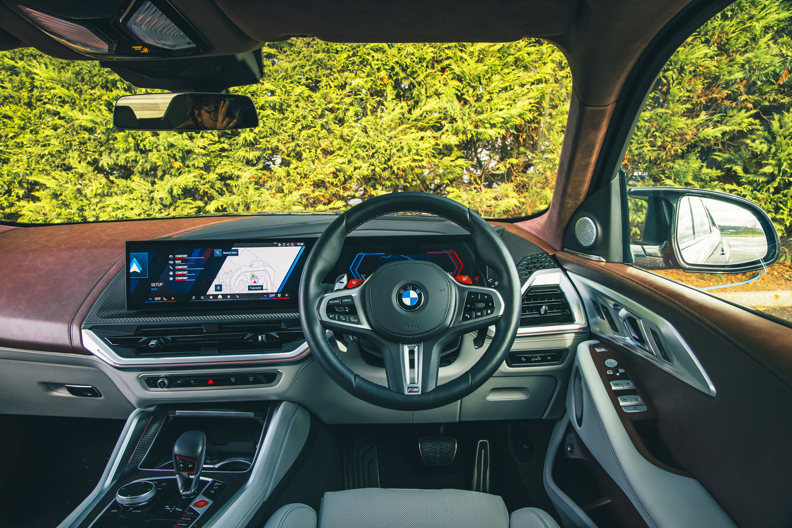 کابین بی ام و XM با تریم فلزی و فیبرکربن